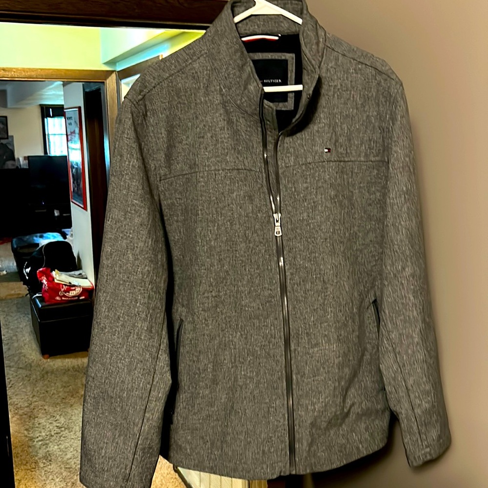 Tommy Hilfiger men’s lightweight waterproof jacket rarely worn